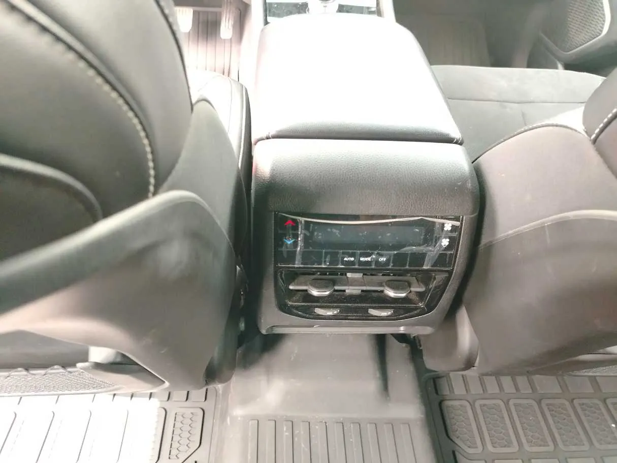 Car image 33