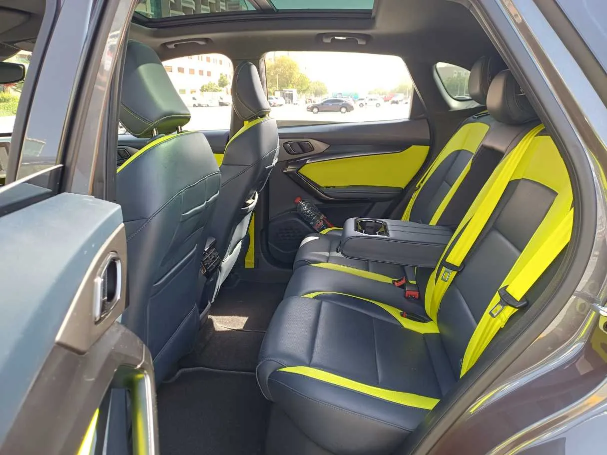 Car image 13