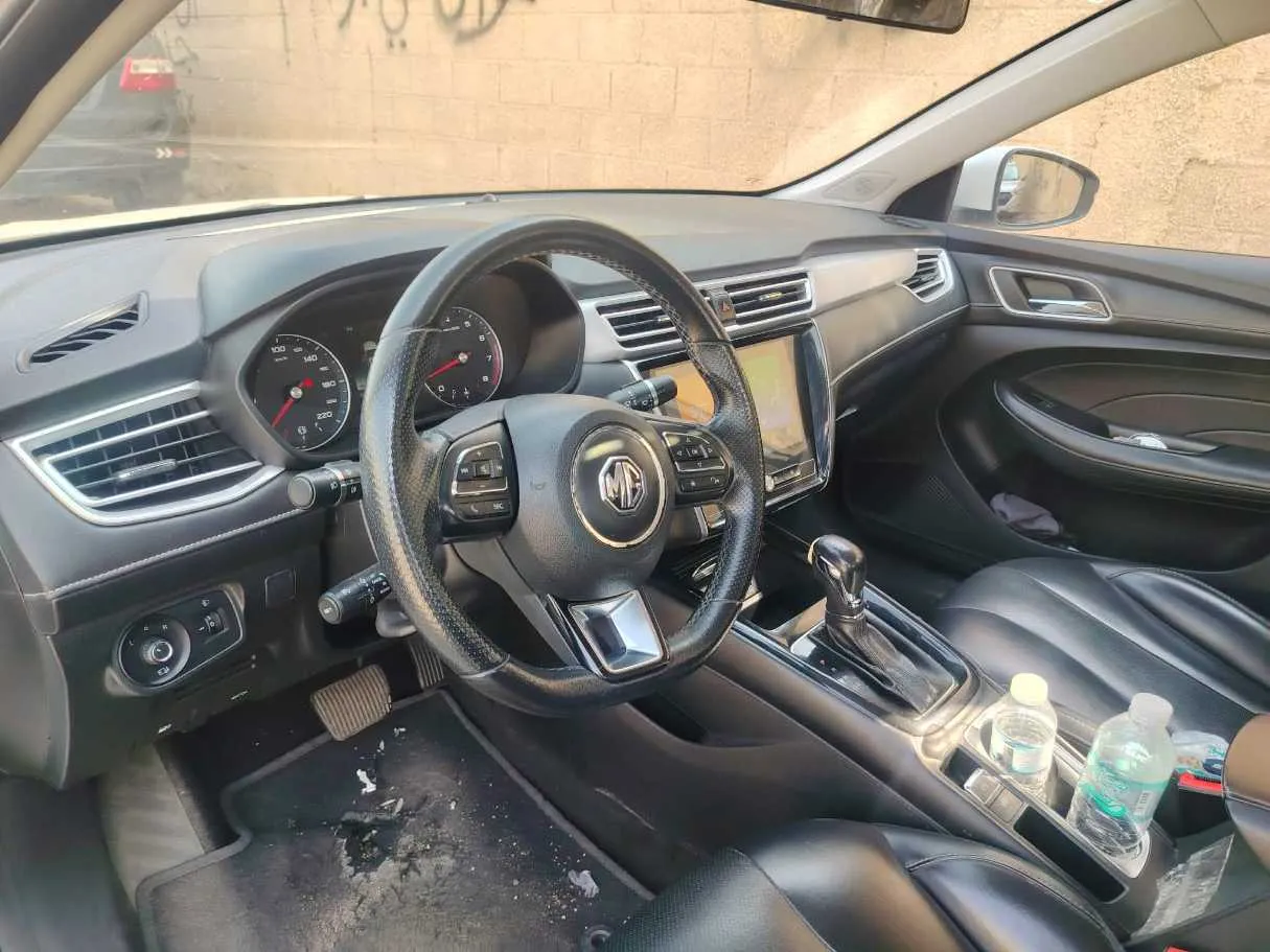 Car image 13