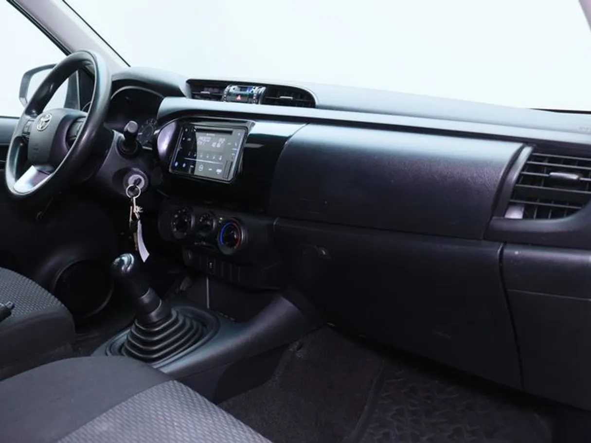 Car image 10
