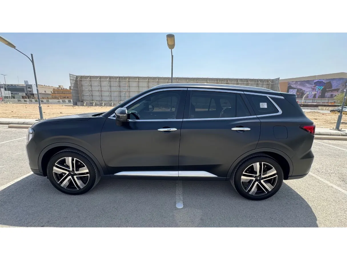 Car image 8