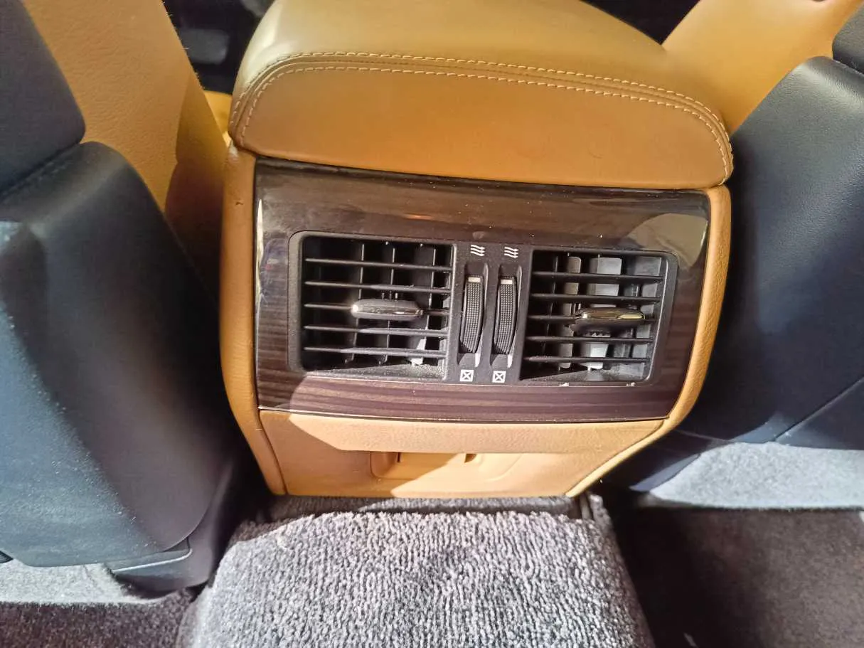 Car image 38