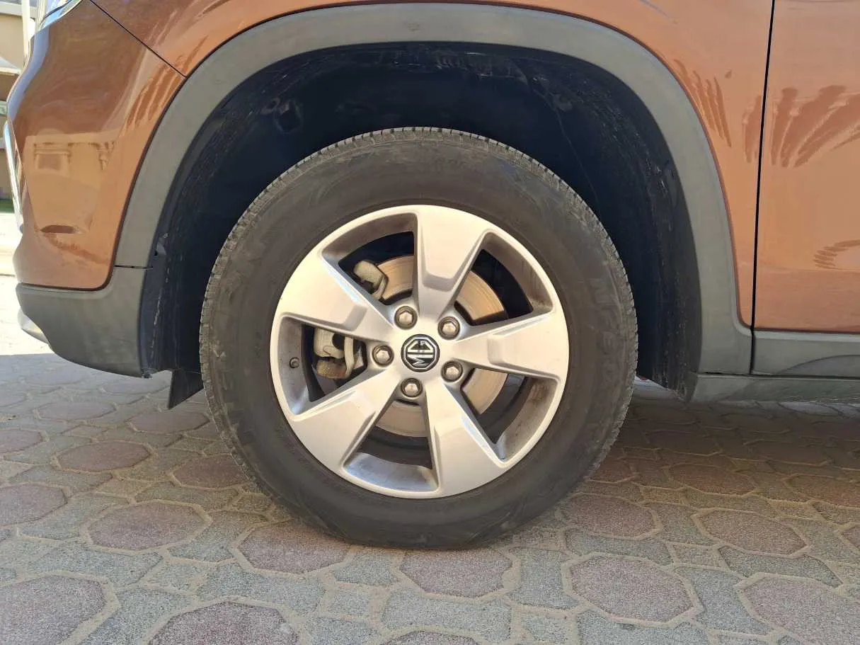 Car image 9