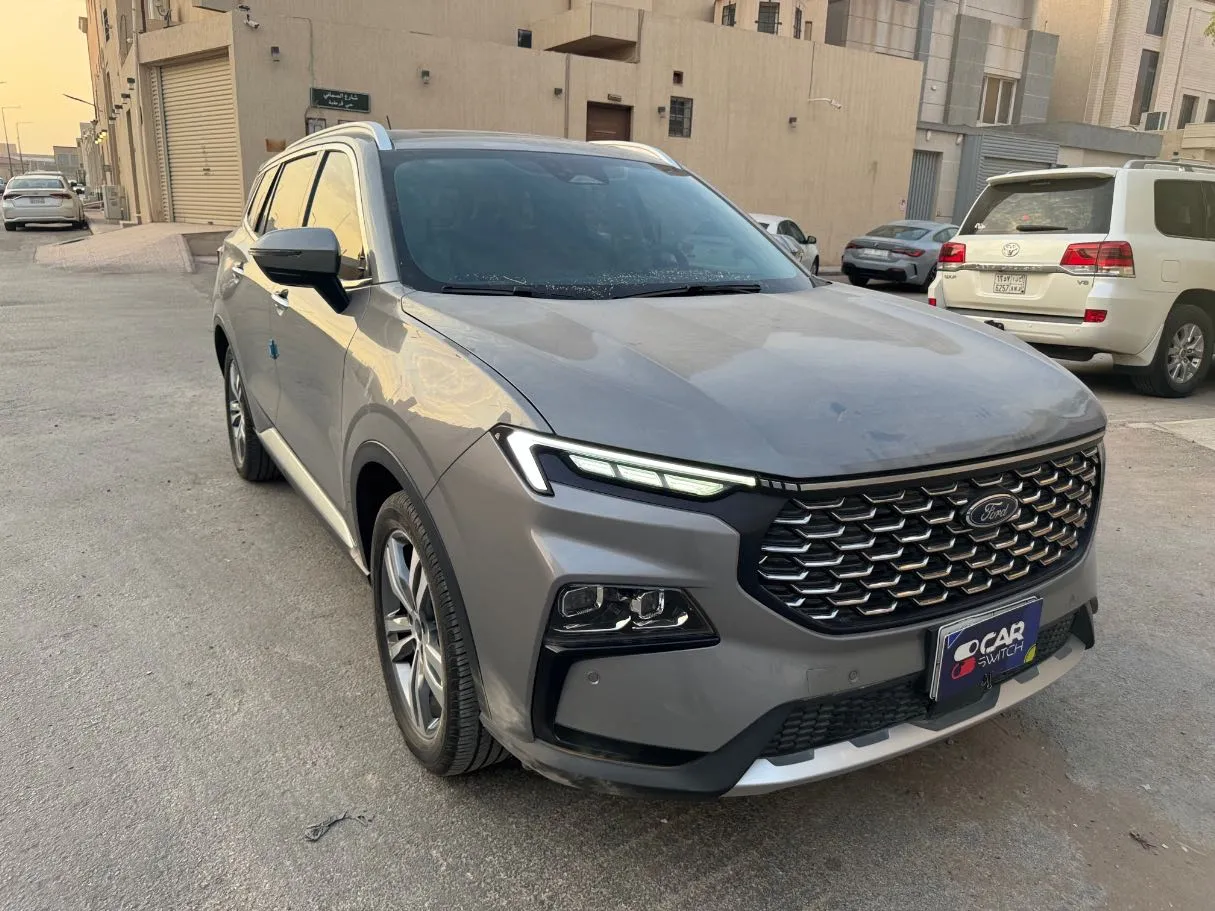 Car image 3