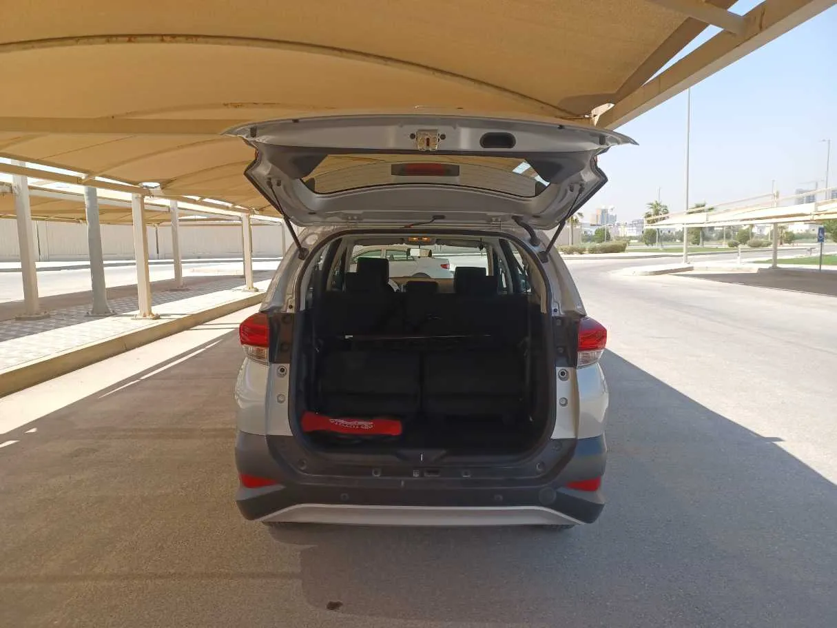 Car image 19
