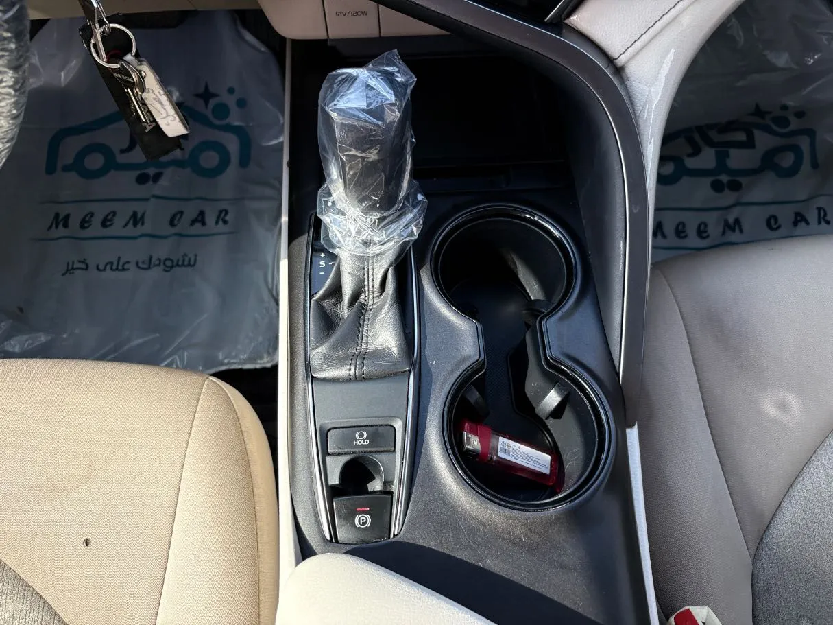 Car image 19