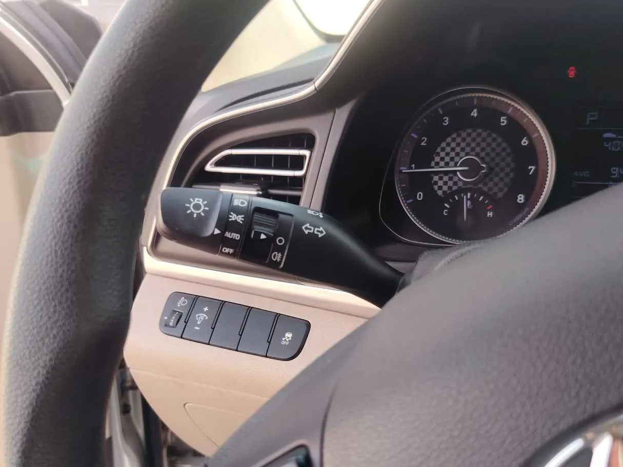 Car image 30