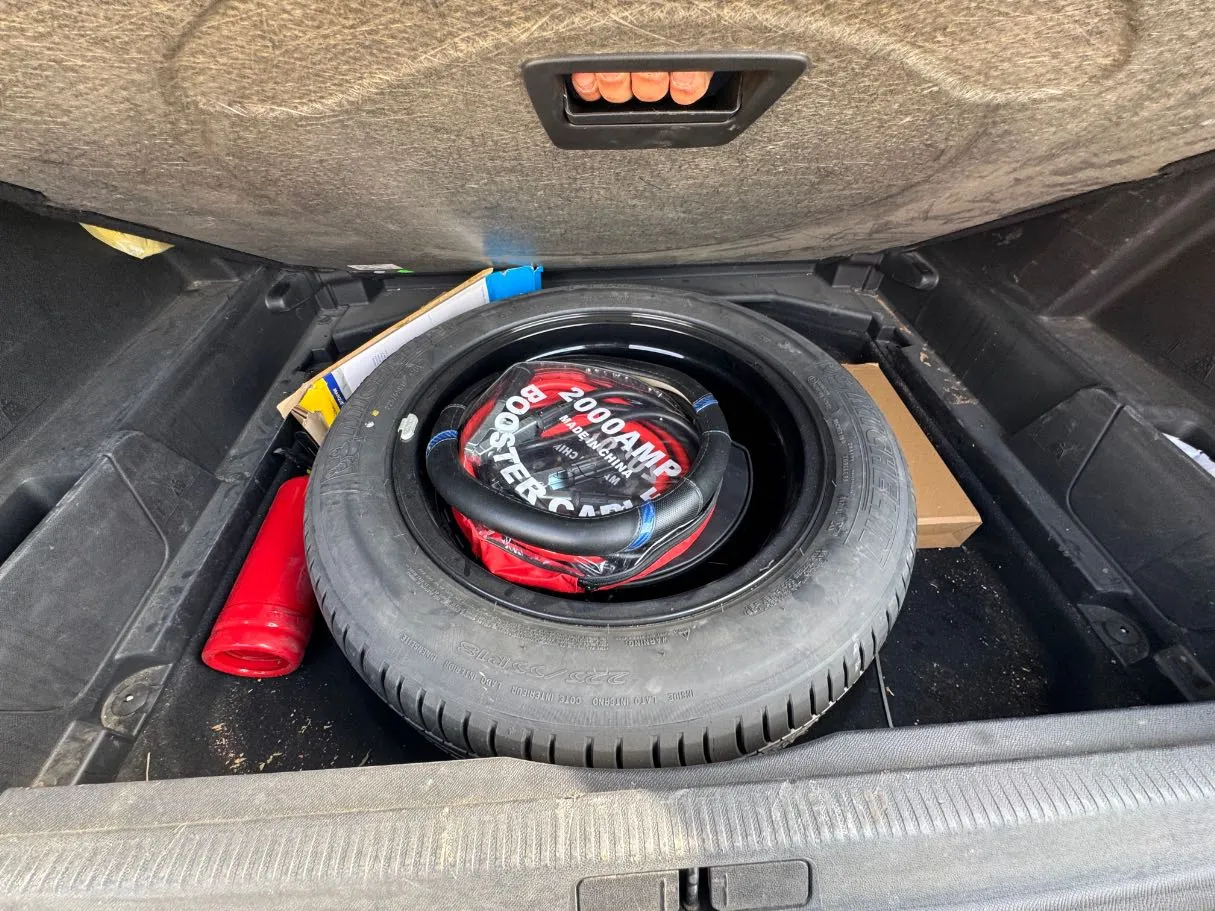 Car image 26