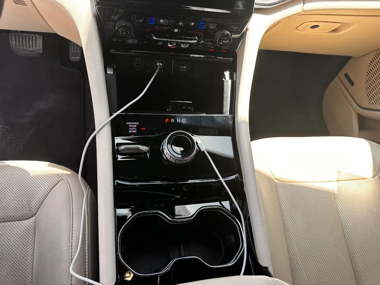 Car image 18