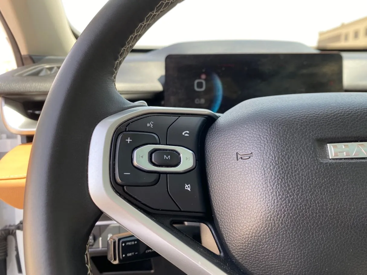 Car image 25
