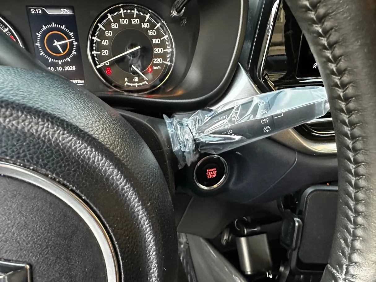 Car image 27