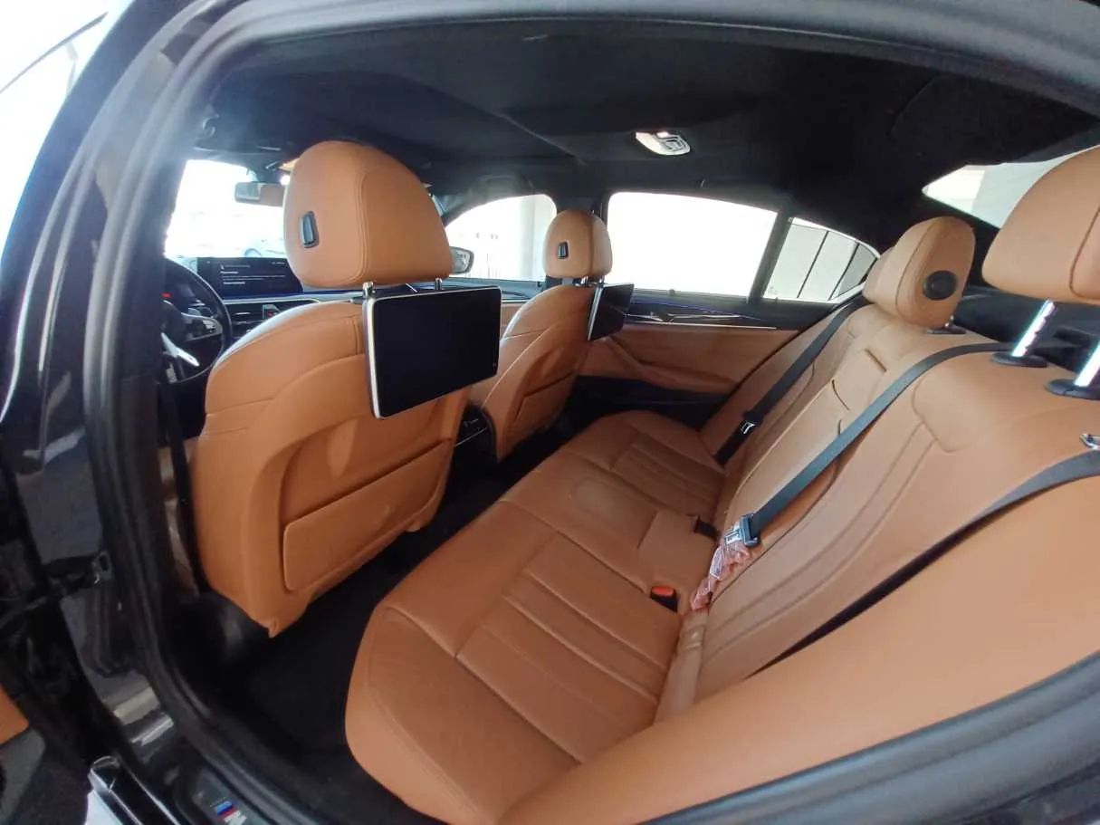 Car image 12