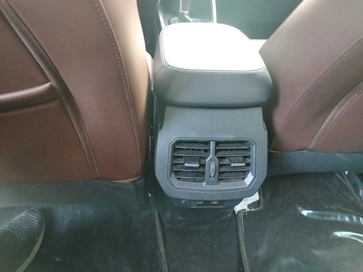 Car image 34