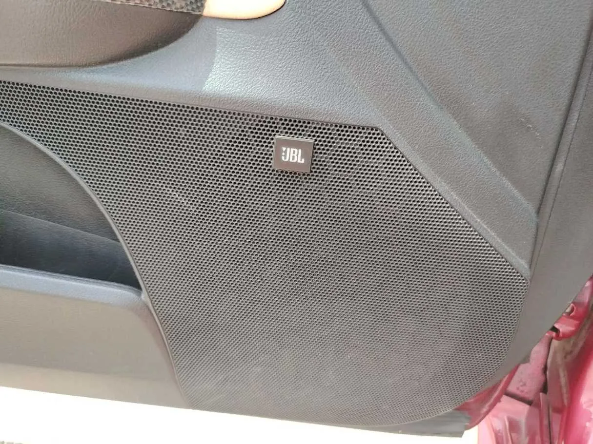 Car image 40