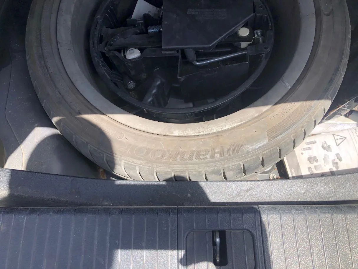 Car image 23