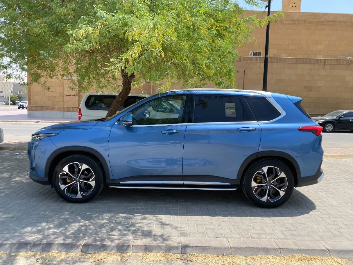 Car image 9