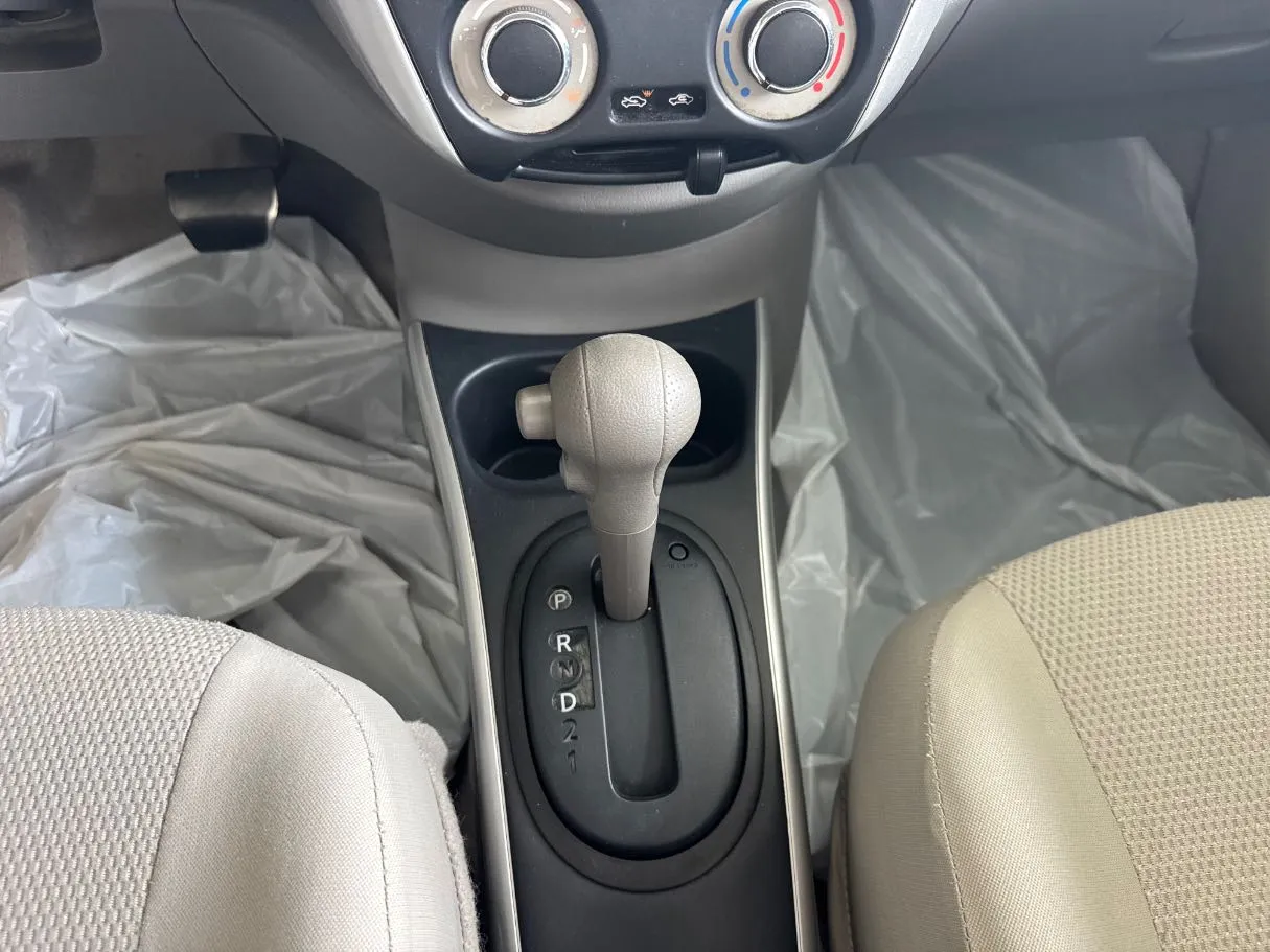 Car image 14