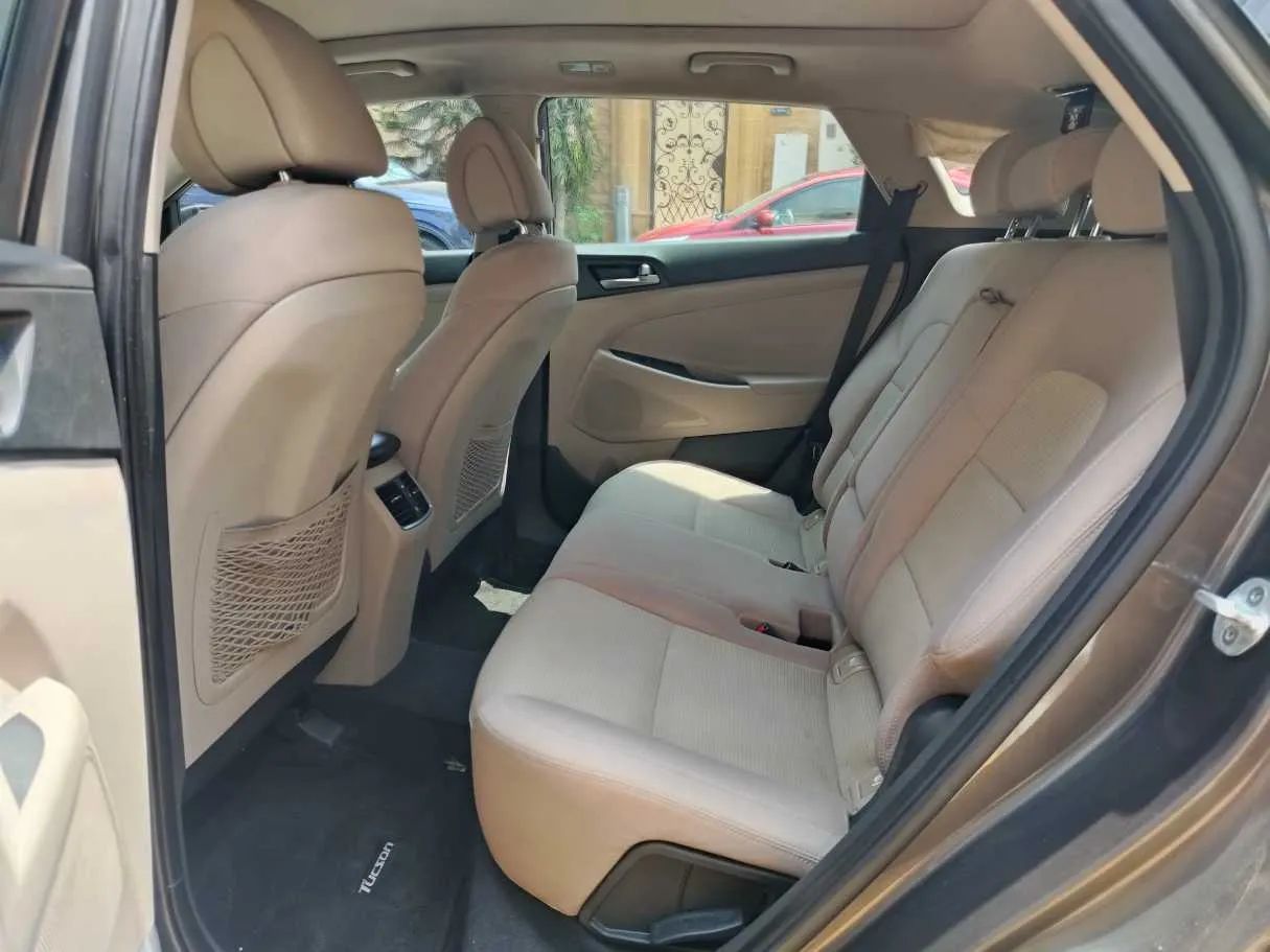 Car image 20