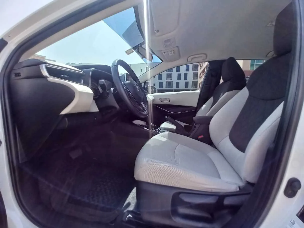 Car image 12