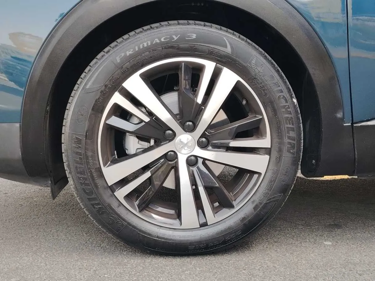 Car image 10