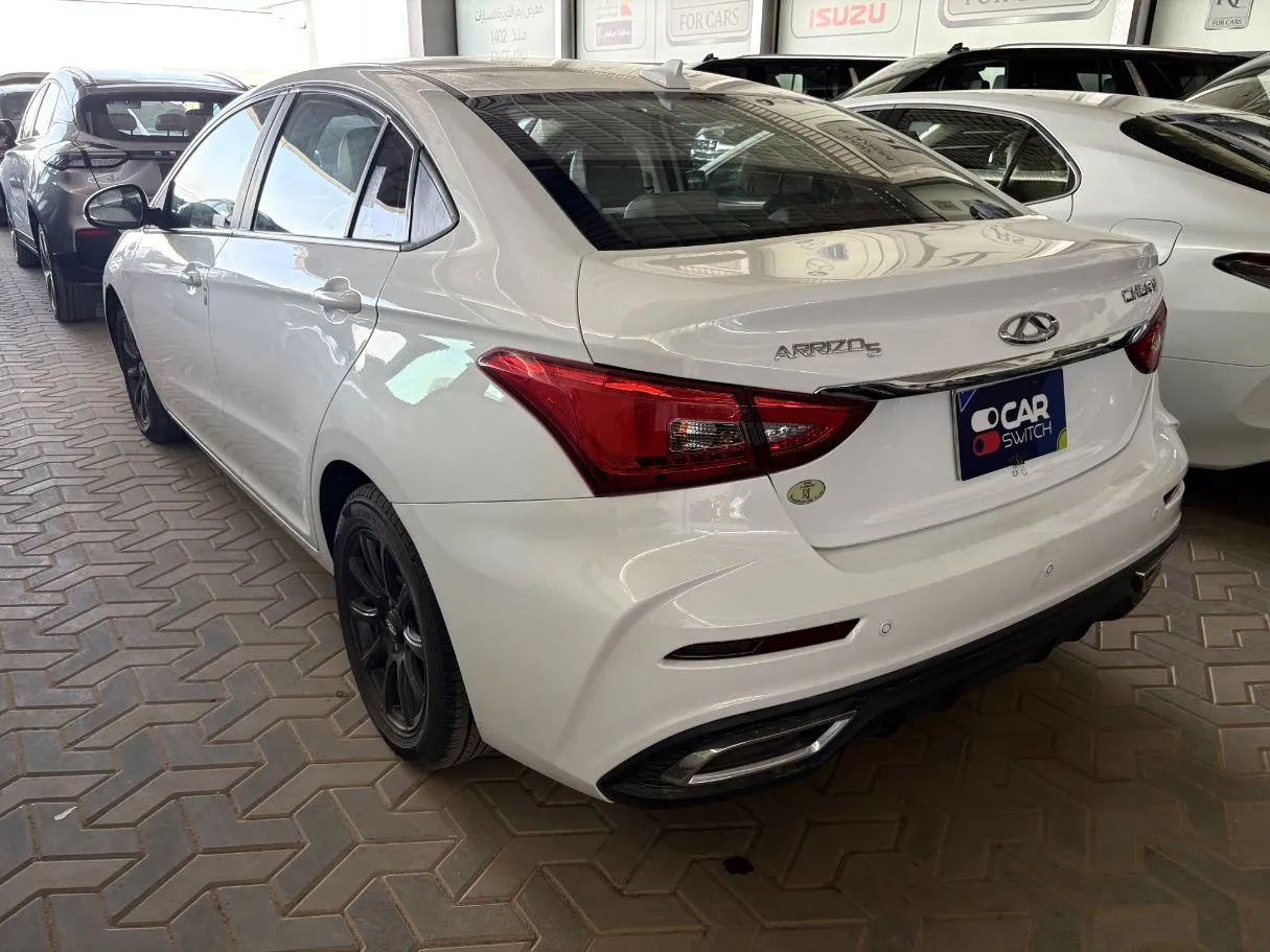 Car image 4