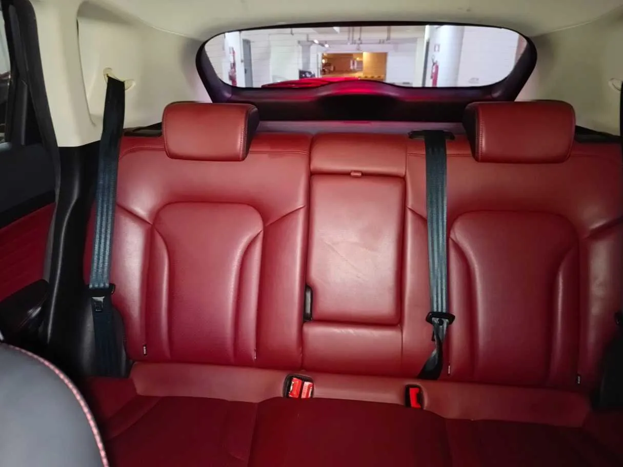Car image 17