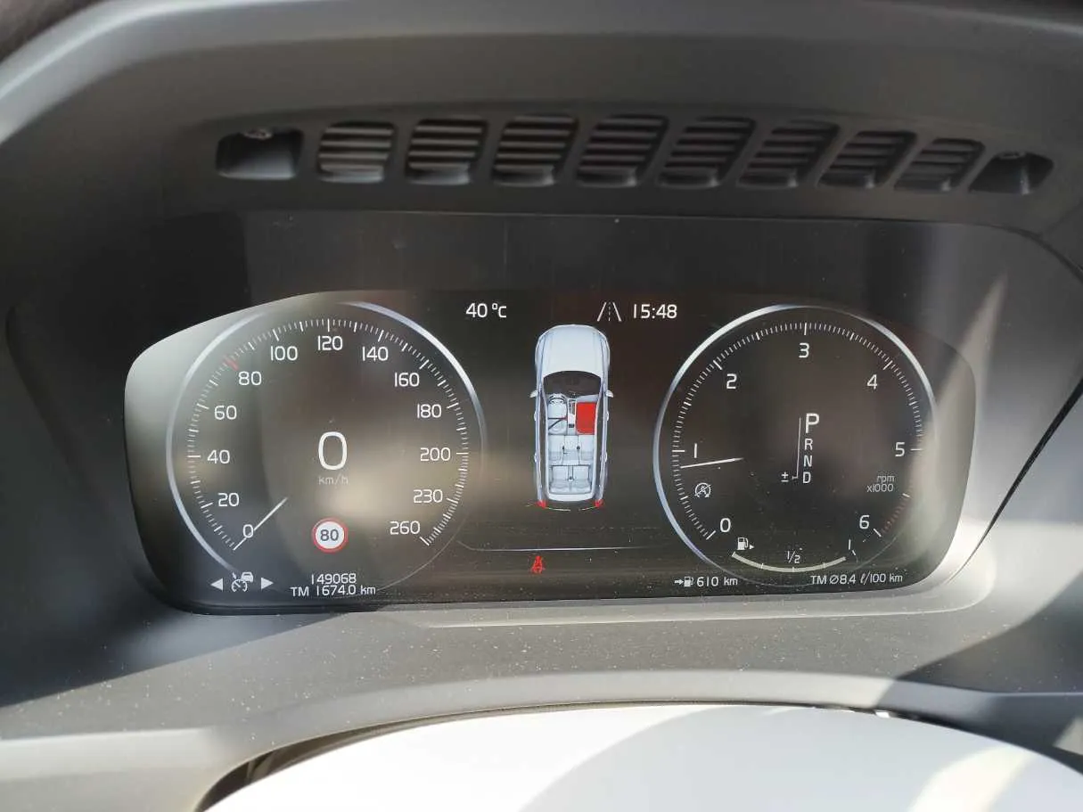 Car image 19