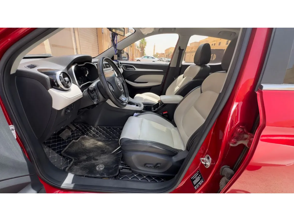 Car image 10