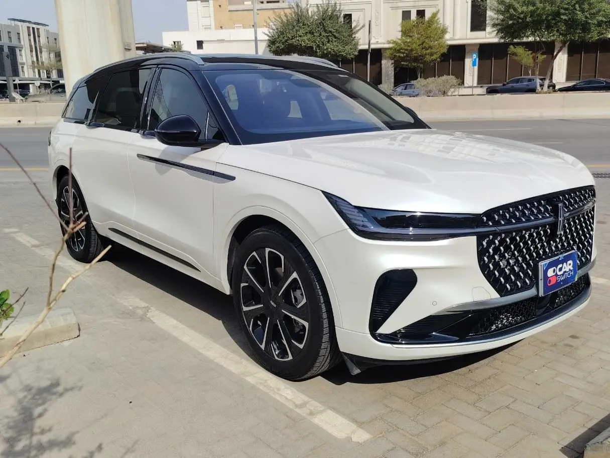 Car image 3