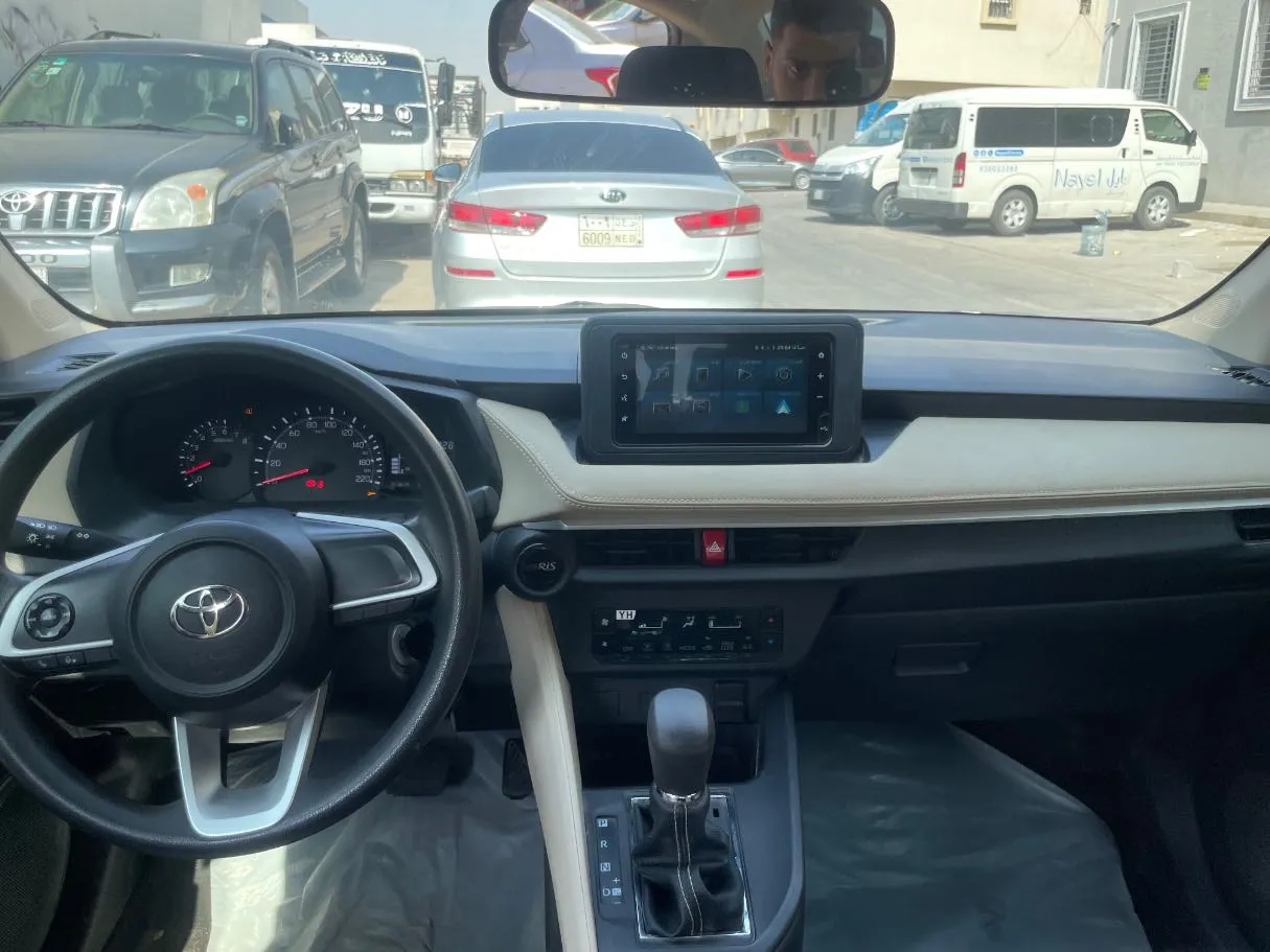 Car image 18