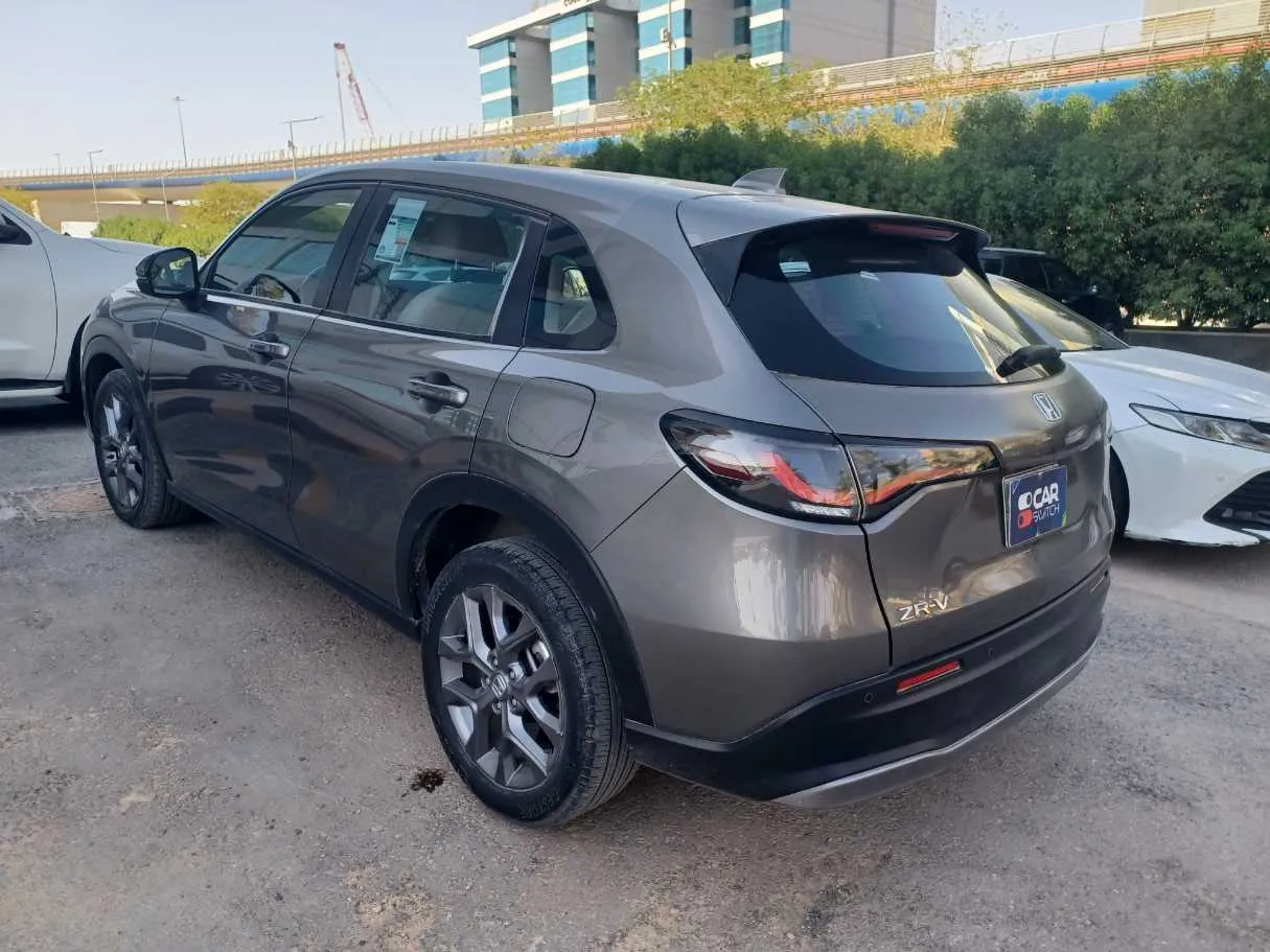 Car image 7