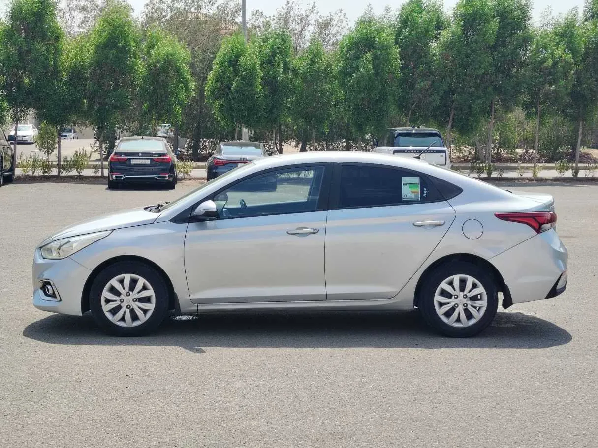 Car image 8