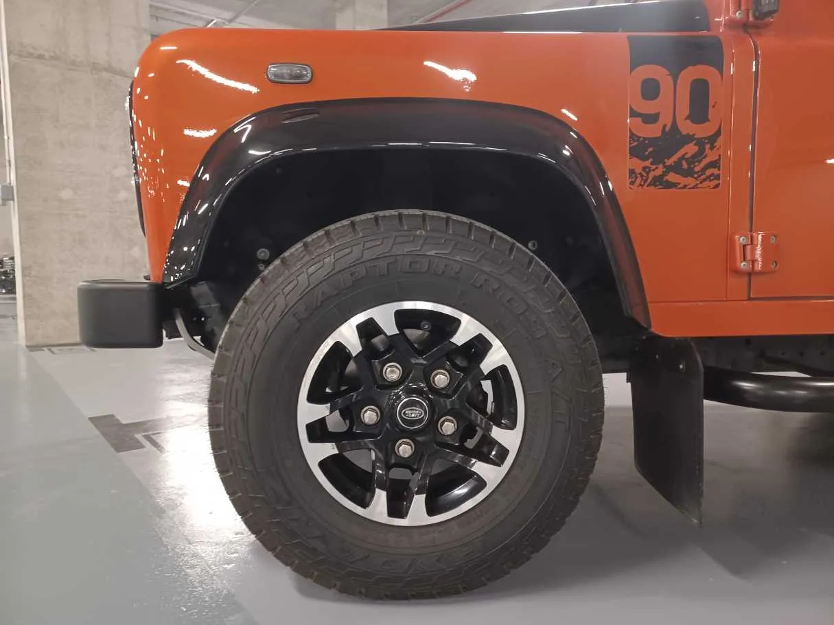 Car image 9