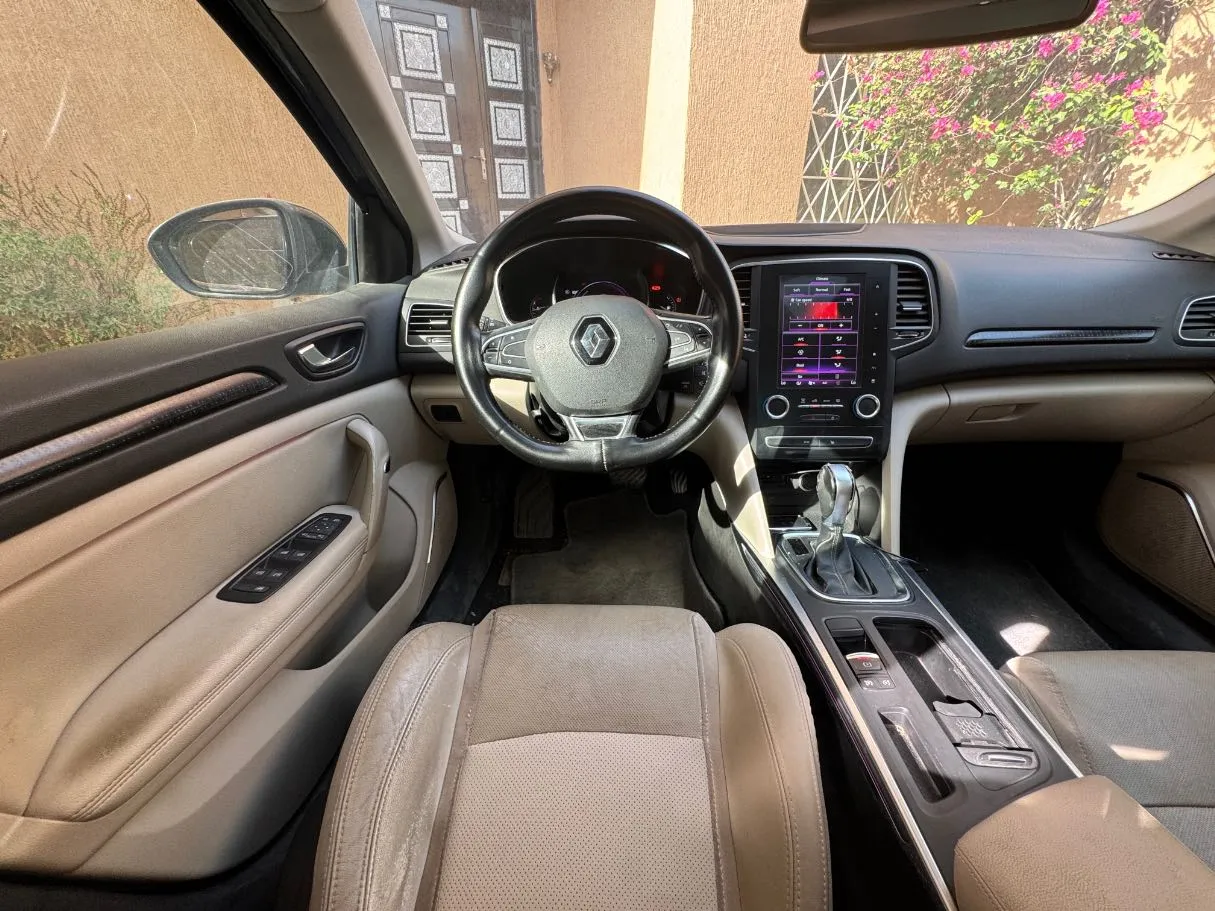 Car image 16