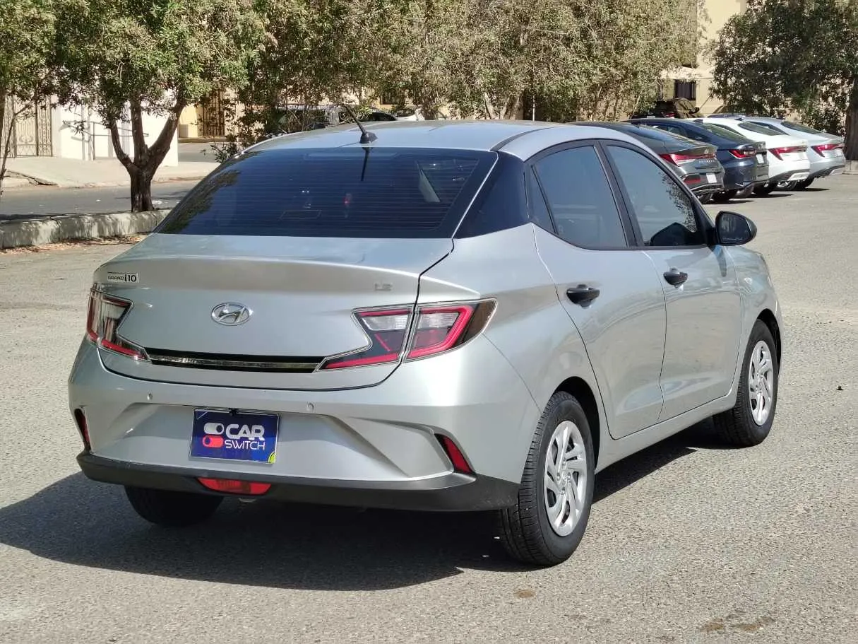 Car image 5