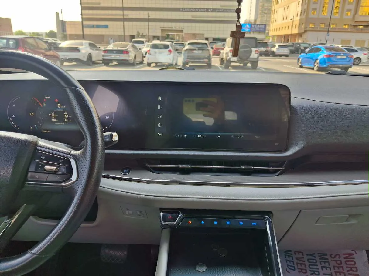 Car image 16