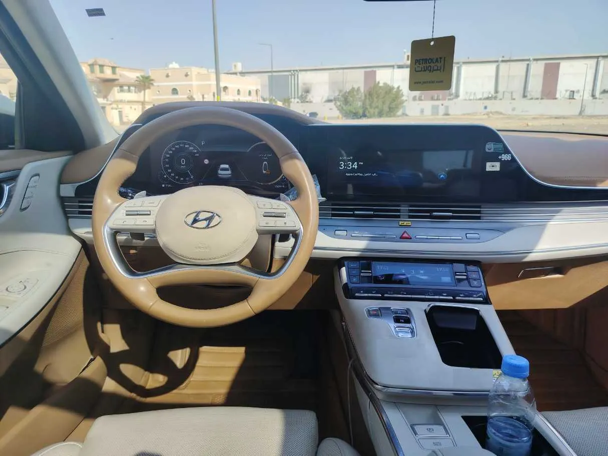 Car image 18
