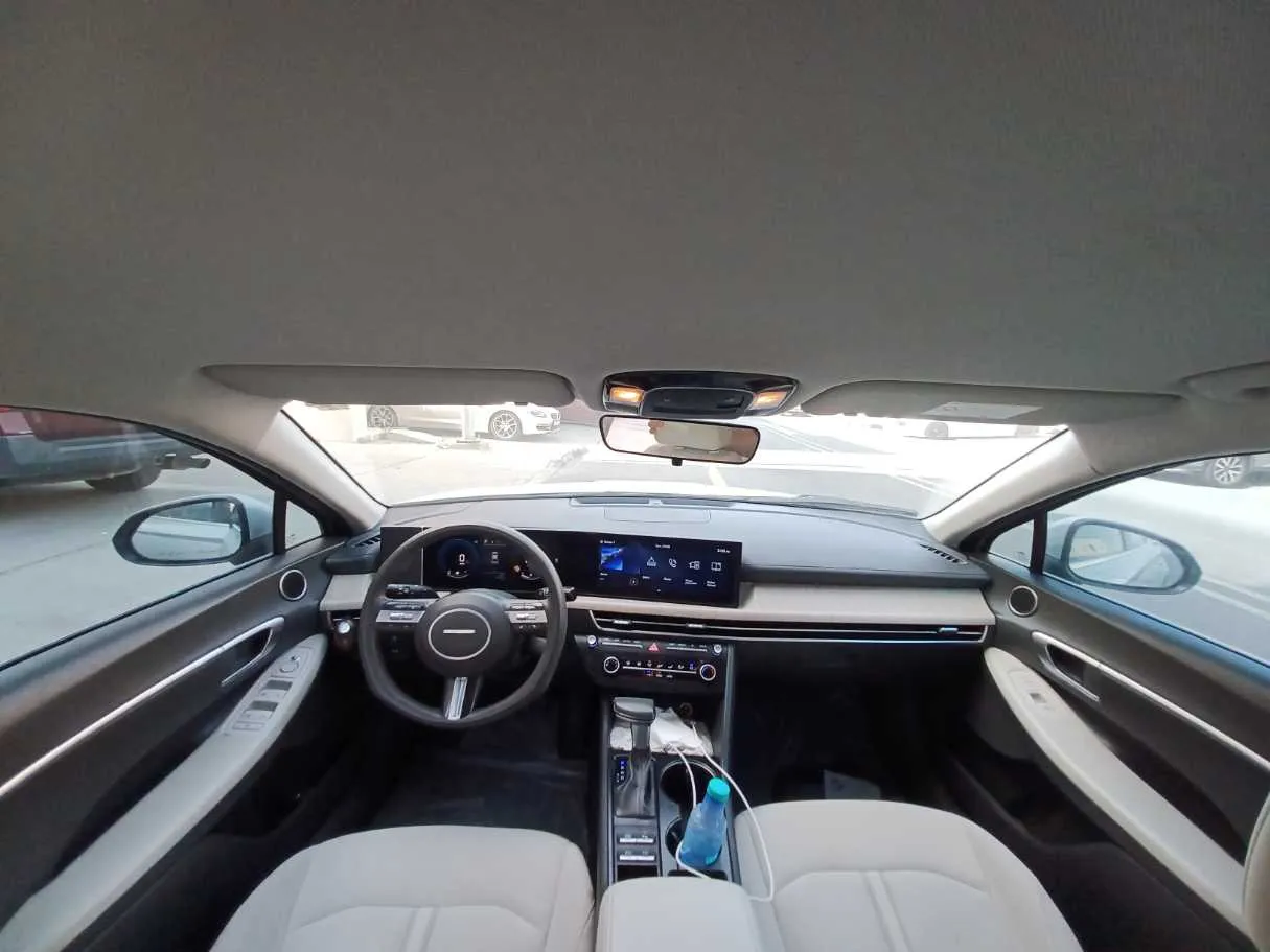 Car image 13