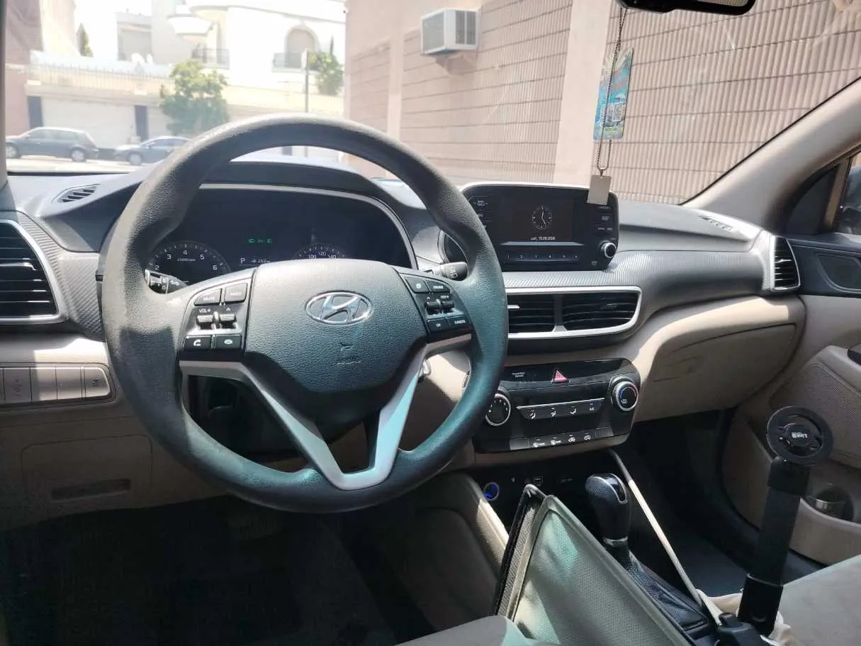 Car image 28