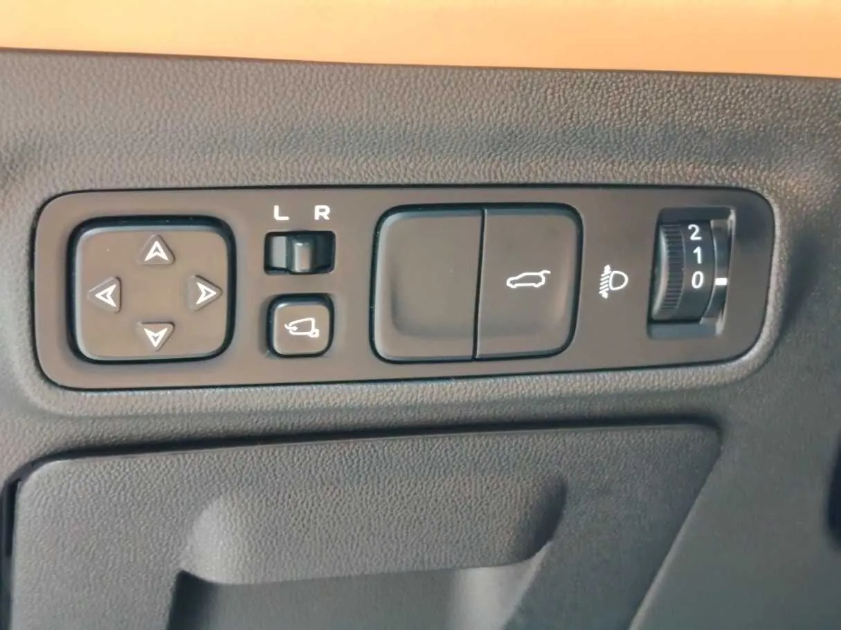 Car image 32