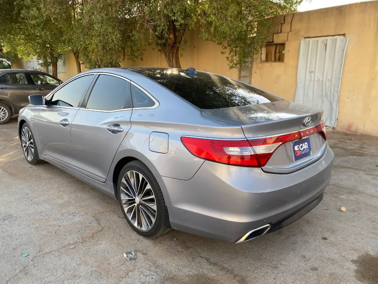 Car image 7