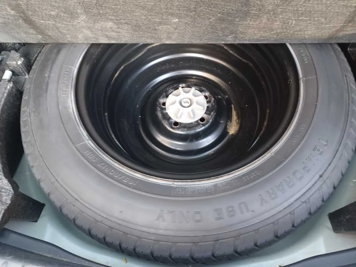 Car image 24