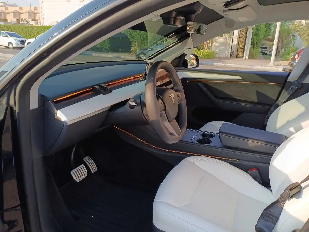 Car image 11