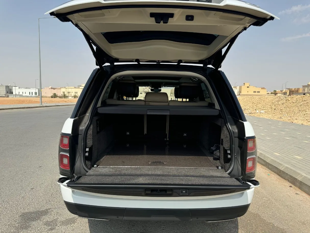 Car image 25