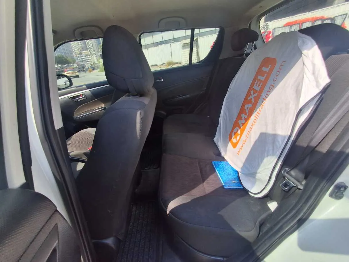 Car image 14