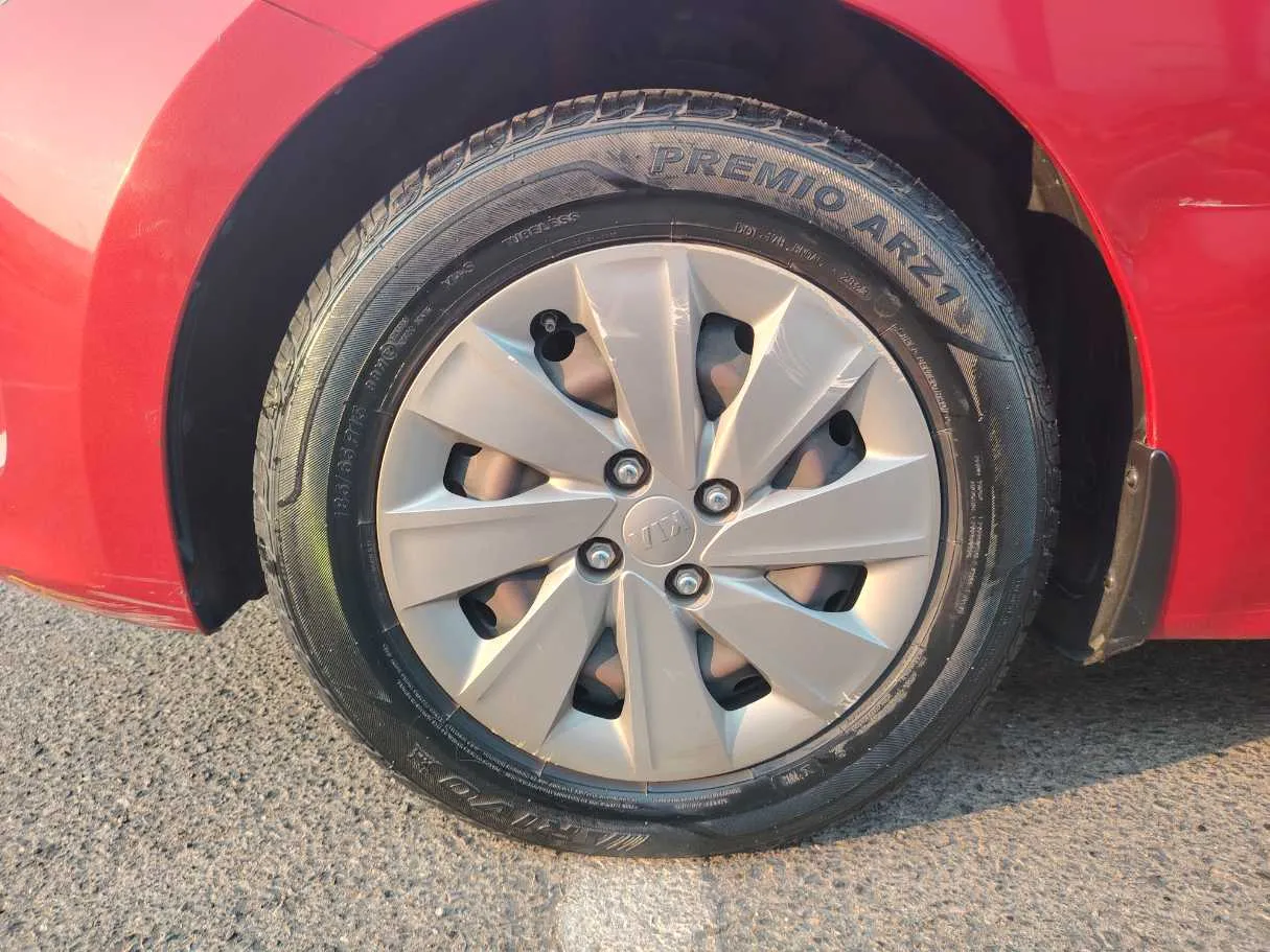 Car image 9