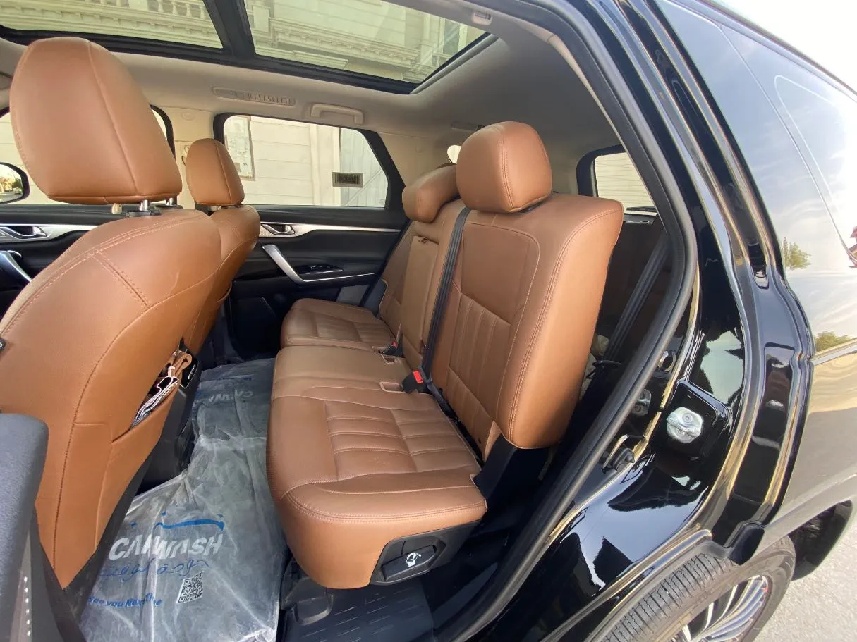 Car image 13
