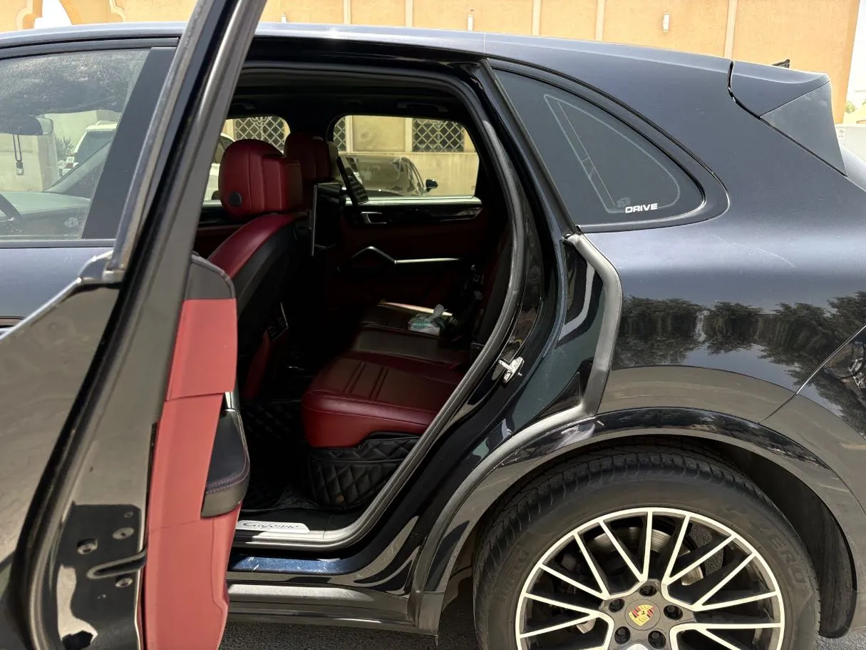 Car image 15