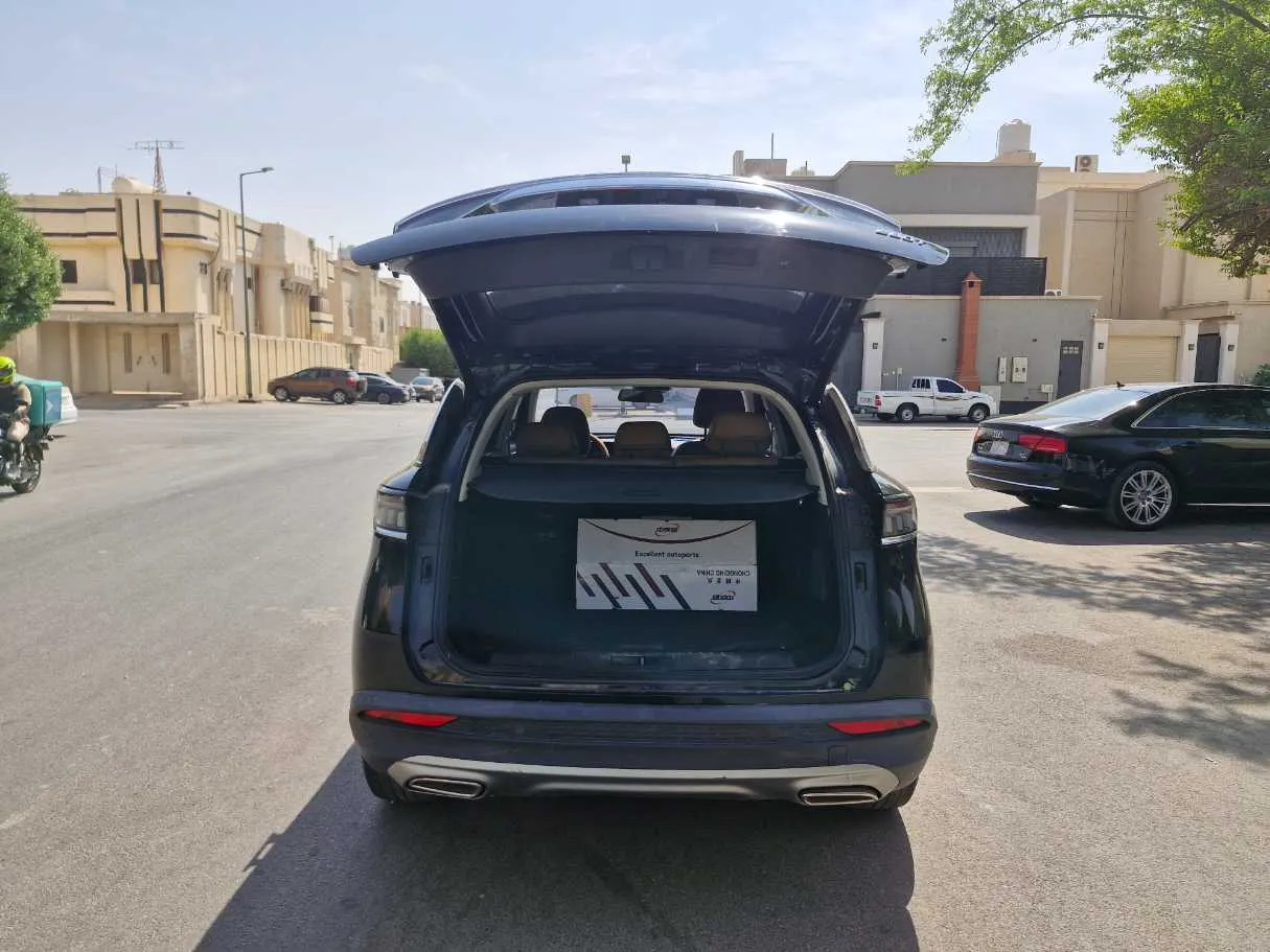 Car image 11
