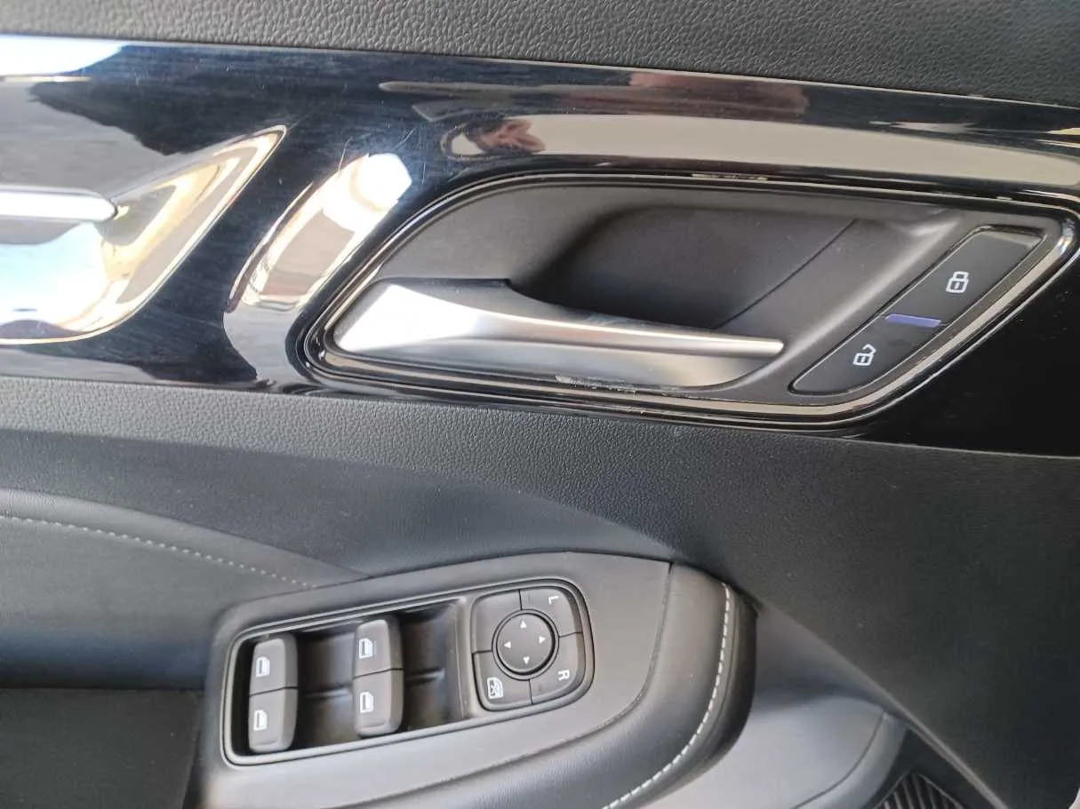 Car image 22